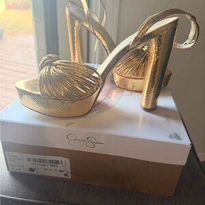 essica Simpson Immie Platform Heel in Gold Snakeskin